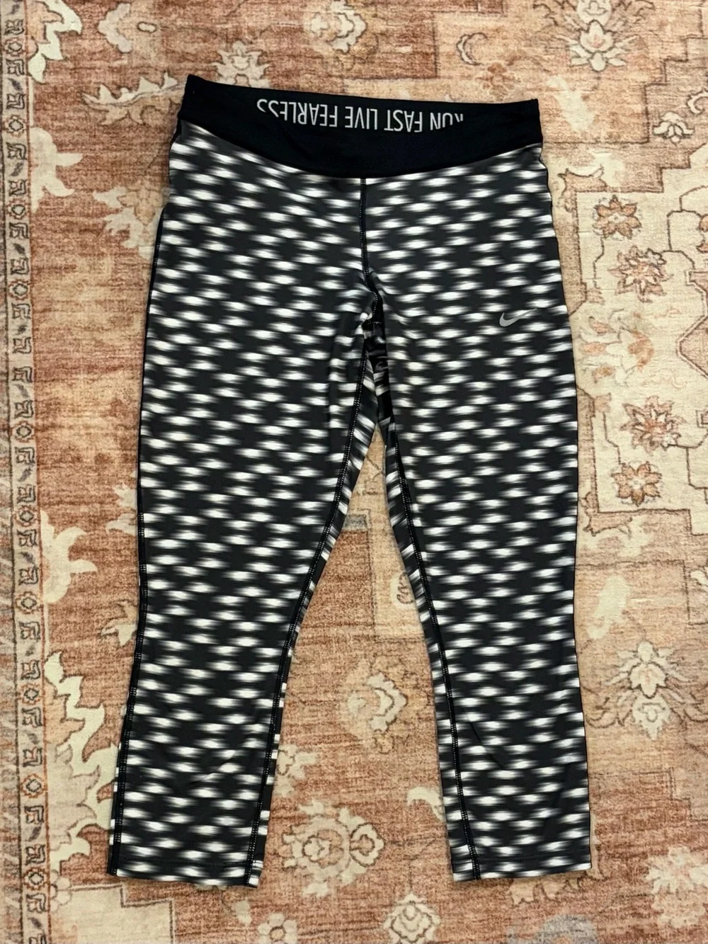 Nike Black & White Patterned Women's Athletic Leggings